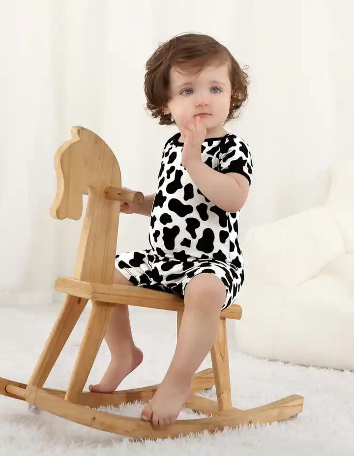 Wholesale newborn rompers and baby onesies in bulk.